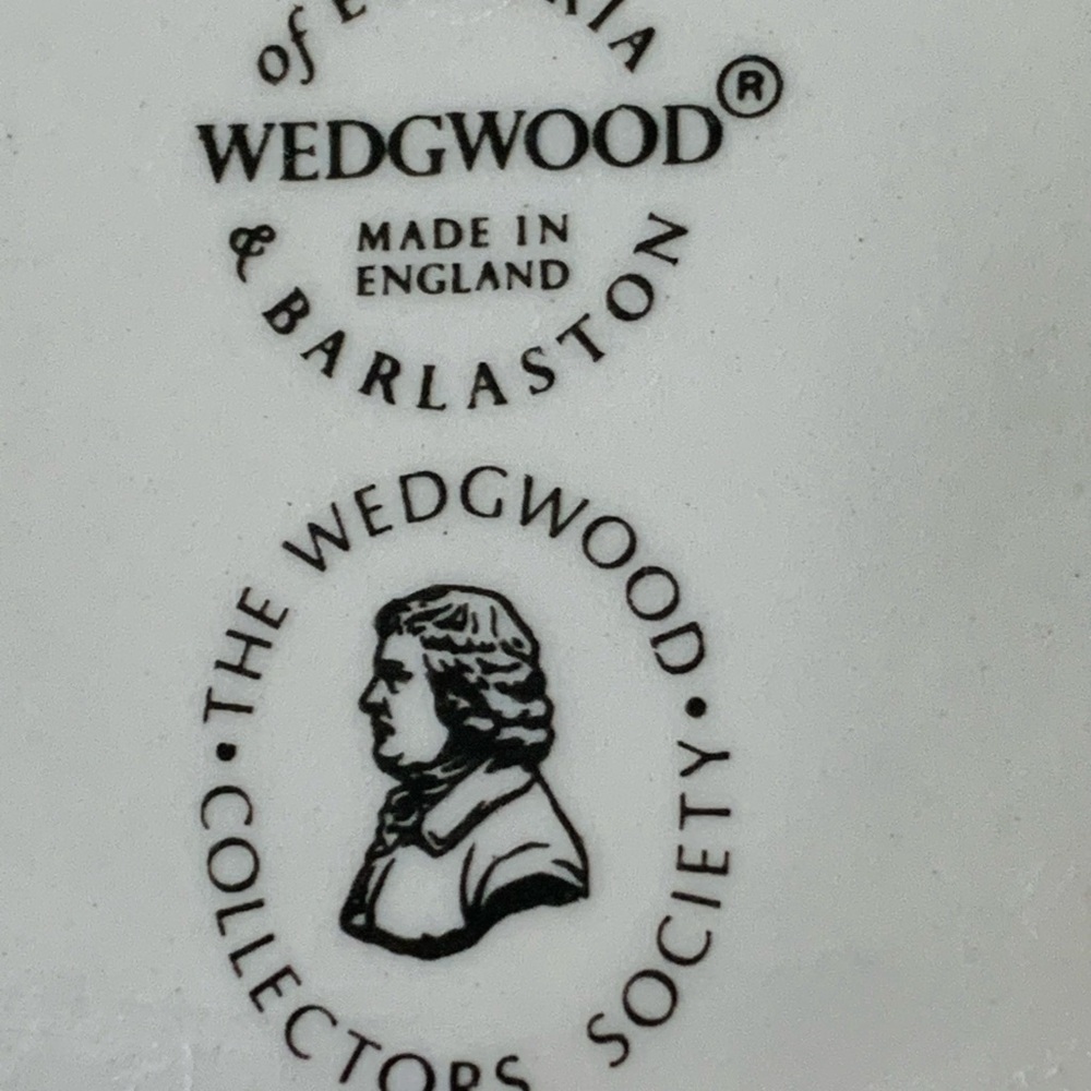 Wedgwood Collectors Society Flask Shape Tea Caddy - Picture 6 of 9